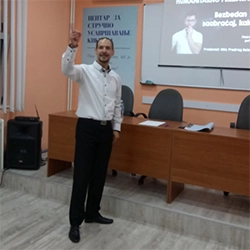 Predrag Beloš gives a lecture within the Traffic humanism project